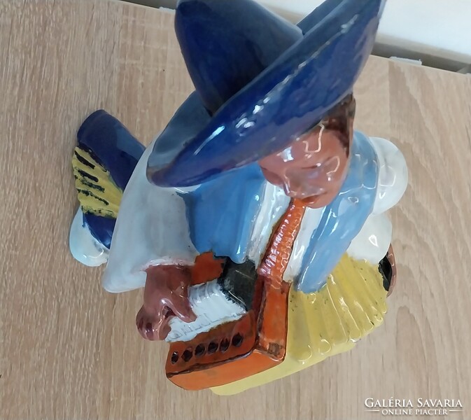 IGAZÁN KÜLÖNLEGES MEXIKÓI HARMÓNIKÁS KERÁMIA SZOBOR!