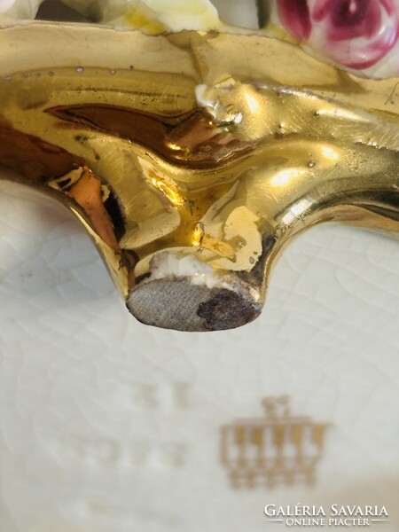 Zsolnay  áttört váza  a rózsák sorozatból 1890 körül