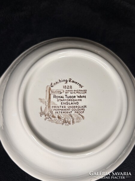 Royal Tudor Ware étkészlet