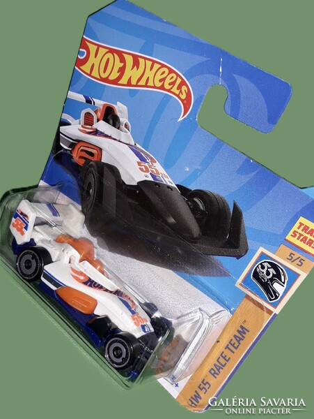 Egy 2023-as kiadású Hot Wheels Batman: The Animated Series Batmobile kisautó látható.  Főbb termékje