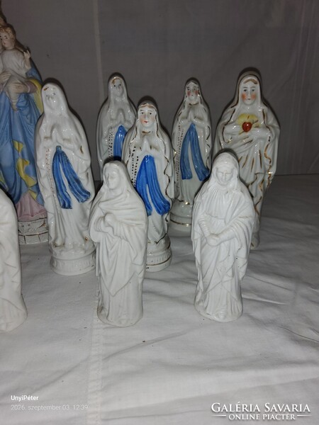 Szűz Mária porceporcelán szobrok
