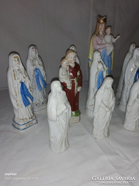Szűz Mária porceporcelán szobrok