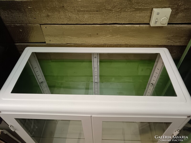 Ikea fabrikör vitrin