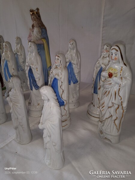 Szűz Mária porceporcelán szobrok