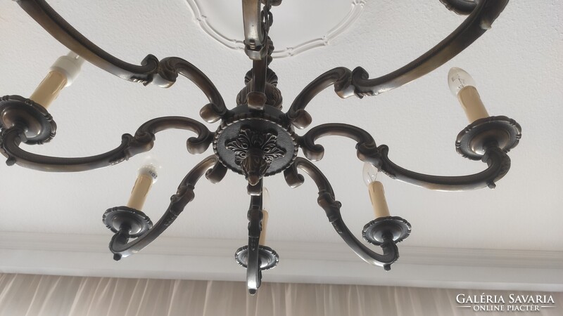 Neobarokk chippendale stílusú, 8 karú bronz csillár.