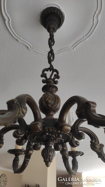 Neobarokk chippendale stílusú, 8 karú bronz csillár.