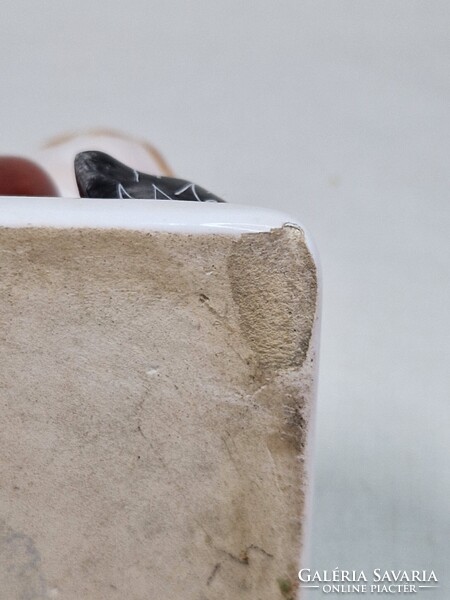 Ritka Bodrogkeresztúri kézi festésű kerámia sünit simogató kisfiú figura szép állapotban 11 cm.