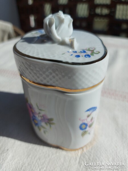 Hollóházi porcelán bonbonier elegáns Hortenzia mintával és rózsás fedélfogóval