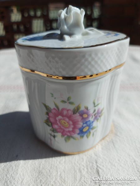 Hollóházi porcelán bonbonier elegáns Hortenzia mintával és rózsás fedélfogóval