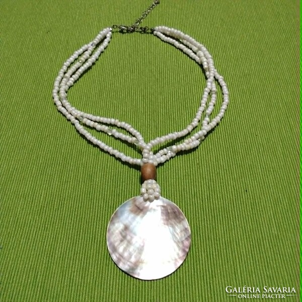 Be trendy! Shell pendant white pearl necklace for sale!