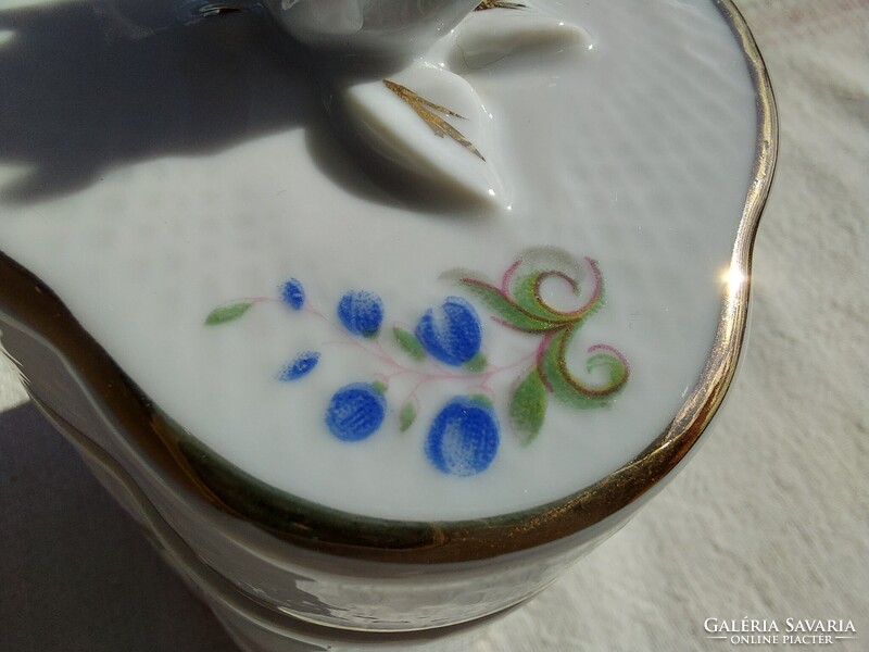 Hollóházi porcelán bonbonier elegáns Hortenzia mintával és rózsás fedélfogóval