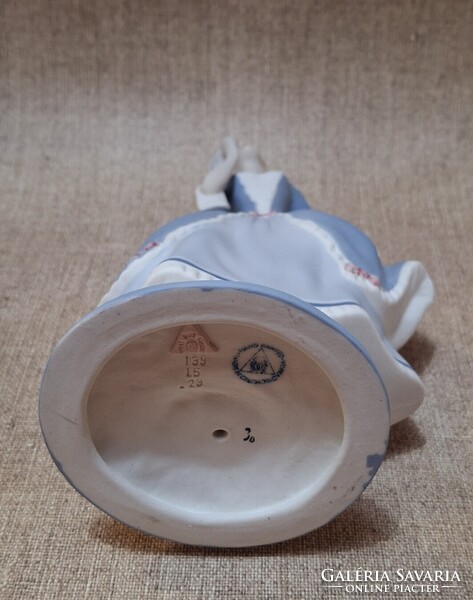 Royal Dux porcelán hölgy legyezővel, 21 cm