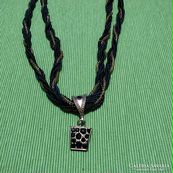 Be trendy! Antique-style necklace for sale!