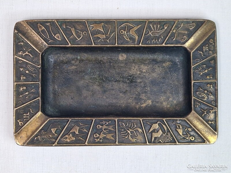 Vintage Brass Horoscope Ashtray in Good Condition, 427 g, 15.5 cm Long