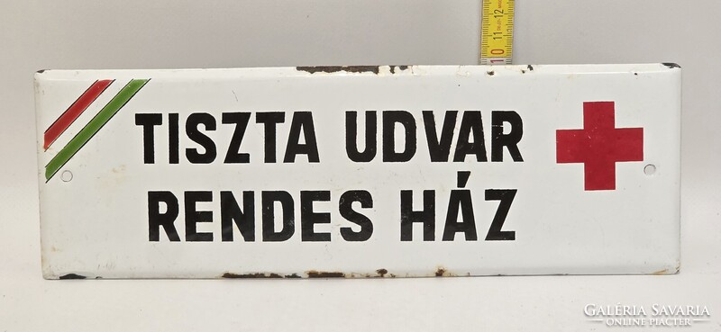 Tiszta udvar rendes ház, régi zománctábla