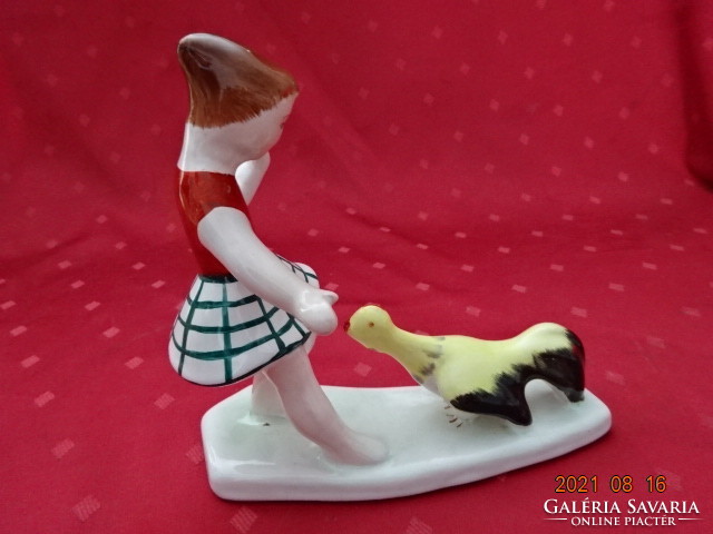Bodrogkeresztúri porcelán, figurális szobor, kislány kakassal, hossza 17 cm. Vanneki! Jókai.
