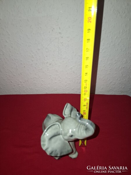 Ritka Hummel Goebel Szép élethű elefánt porcelán eladó 11 cm sorszámozott