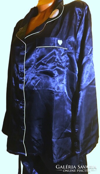 ÚJ címkés luxus szatén selyem hatású női pizsama ezüst szív mintás navy blue  két részes L
