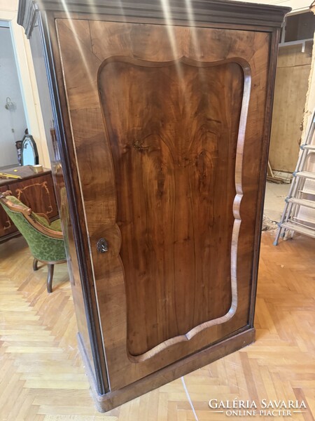 Eredeti, jelzett Biedermeier szekrény pár (2 darab), diófa furnérral