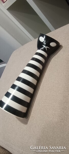 Török János által tervezett Zsolnay cica váza