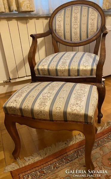 Biedermeier stílusú karosszék lábtartó zsámollyal – Felújított, gyönyörű állapotban