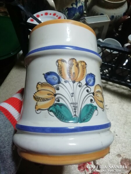Habán style jug, flawless condition with signature