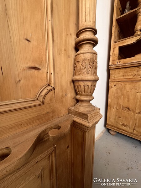 Antik, díszesen faragott előszobafal, tömörfa, fenyő, natúr, méhviaszolt, restaurált, gyönyörű