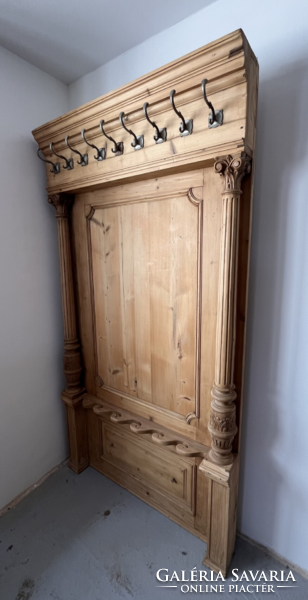 Antik, díszesen faragott előszobafal, tömörfa, fenyő, natúr, méhviaszolt, restaurált, gyönyörű
