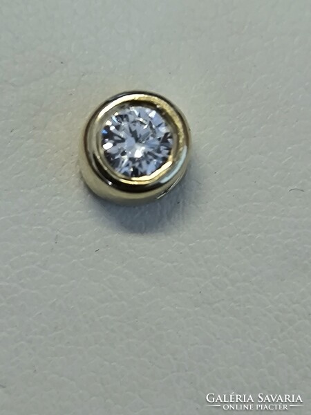 Modern buton foglalatos csúszka medál és nyaklánc cca:0,25 ct