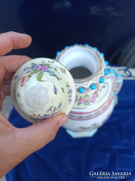 Sevres, kastély váza. 1771 ből.