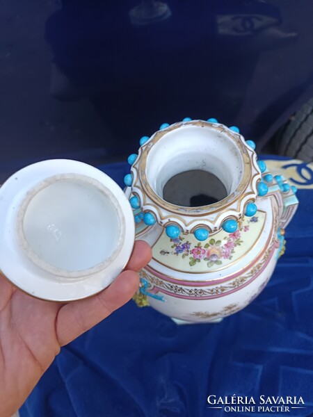 Sevres, kastély váza. 1771 ből.