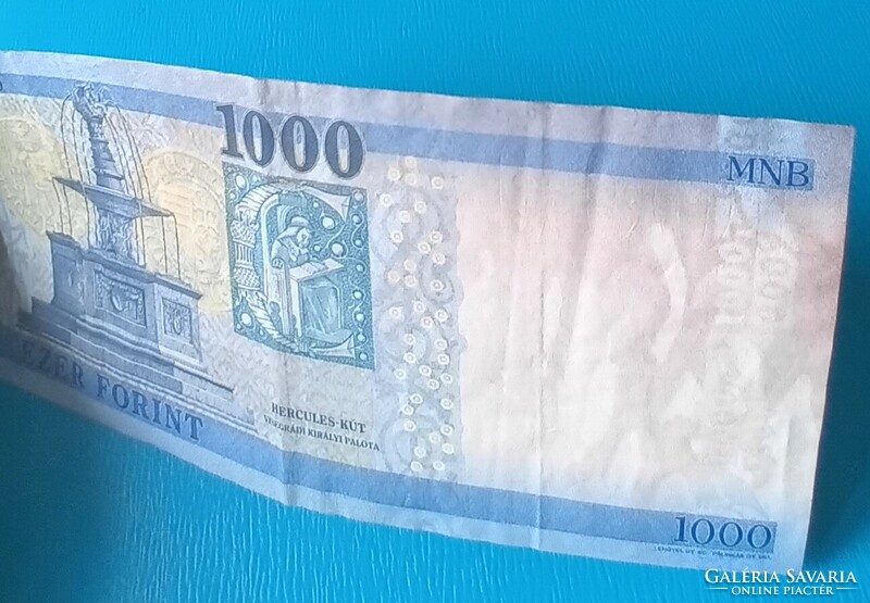 2023 évi 1000 Forintos, jelentős nyomdahibával.