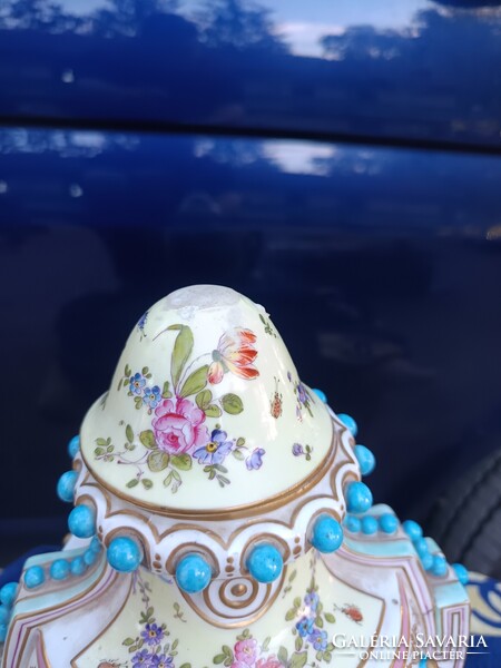 Sevres, kastély váza. 1771 ből.