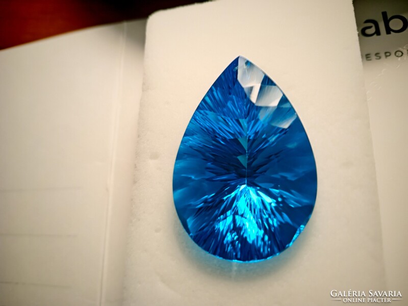 Collector's item, laser-cut giant gemstone for luxury jewelry, with certificate, half price