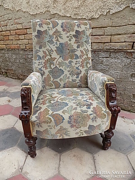Baroque armchair. Good condition, restored.