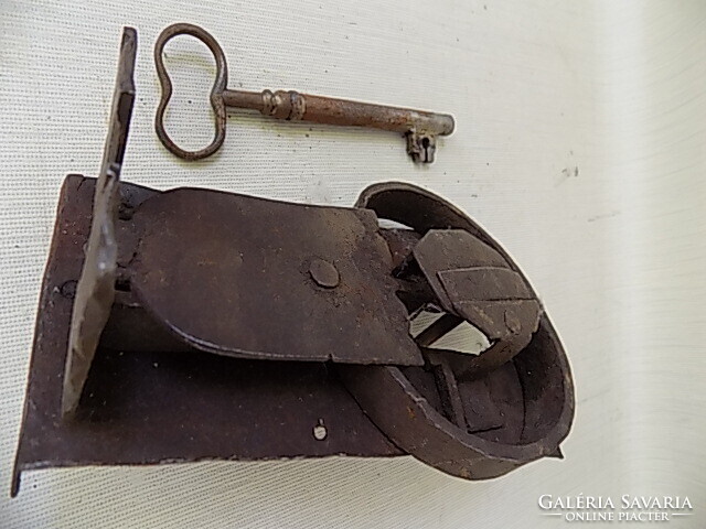 Chest lock (large horseshoe lock) from the 18th-19th century. Working.