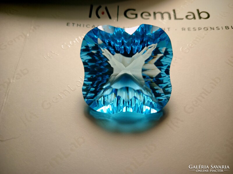 Collector's piece, huge laser-cut Swiss blue topaz, luxury jewelry at half price