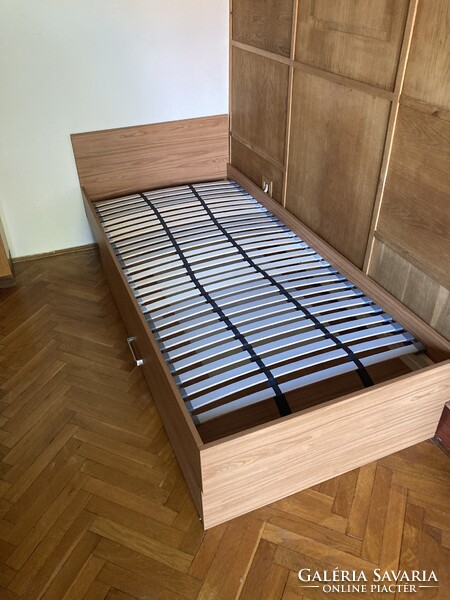Bútorok (háló, nappali, étkező, előszoba)