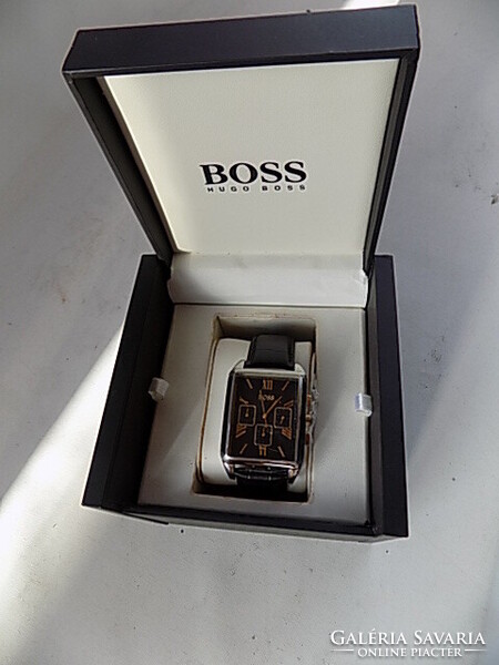 HUGO BOSS quartz men's stopwatch wristwatch with original box. Unused, accurate.
