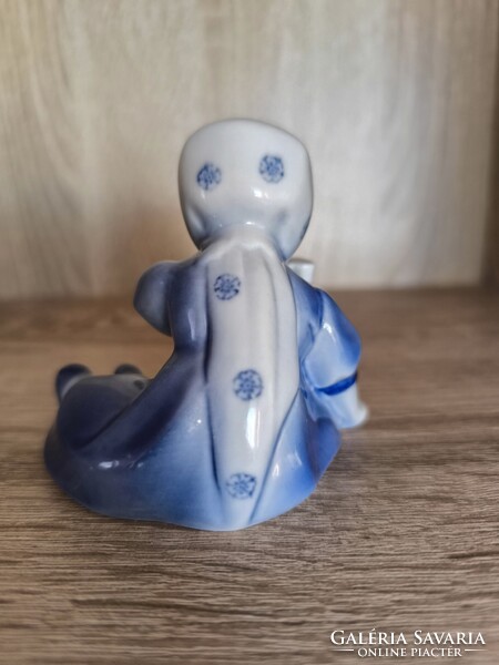 Zsolnay porcelán figura.