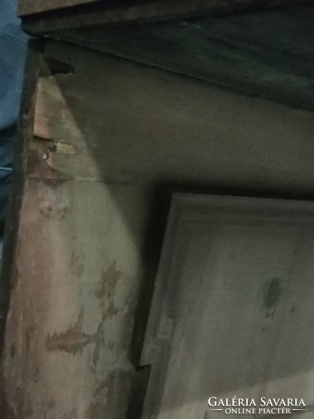 Reneszánsz stílusú kiszekrény, tálaló, pohárszék