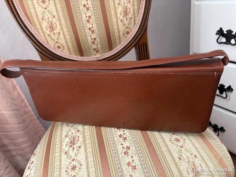 Prémium minőségű konyakbarna valódi bőr női táska – letisztult vintage elegancia