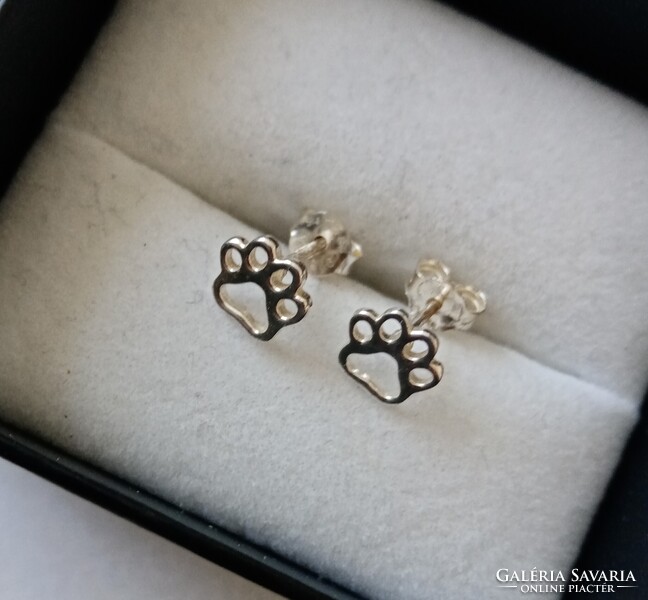 Silver studded paw-shaped earring