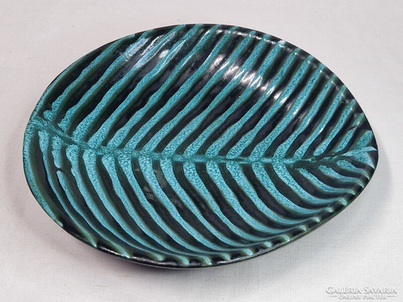 Blue Tófej Ceramic Serving Dish in Leaf Shape, Excellent Condition, 21.5 cm Long